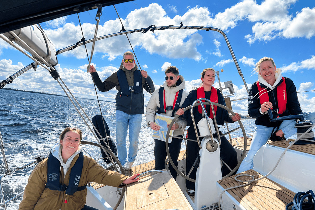 Versnellen en vertragen. Dé boost voor elk team: zeilen!